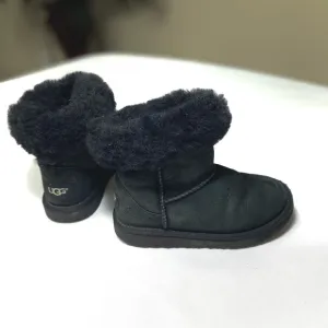 UGG Black ARIELLE BAILEY FUR BOW SUEDE SHEEPSKIN BOOTS S/N 1017703T