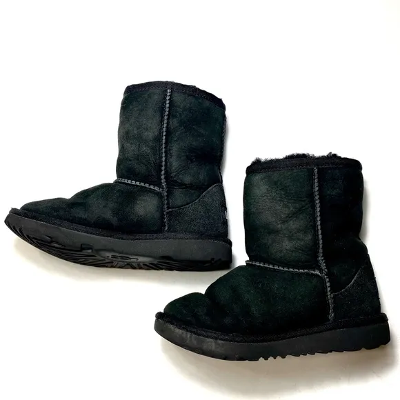 UGG Black ARIELLE BAILEY FUR BOW SUEDE SHEEPSKIN BOOTS S/N 1017703T