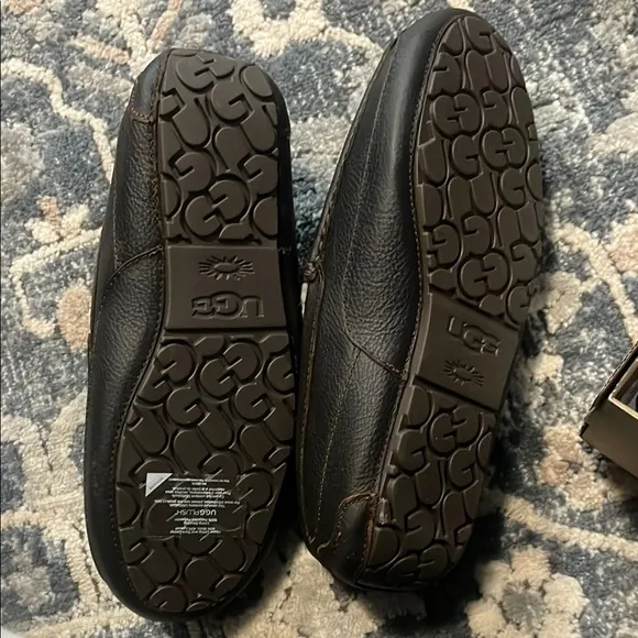 UGG Black Ascot Slipper Slip-On Loafers with Leather Finish