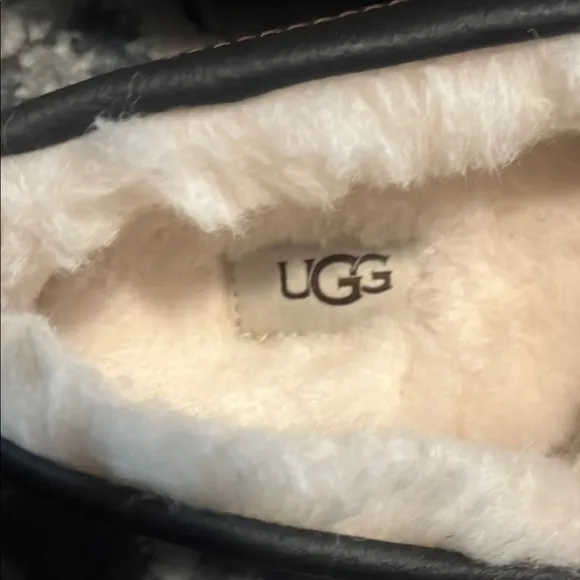 UGG Black Ascot Slipper Slip-On Loafers with Leather Finish