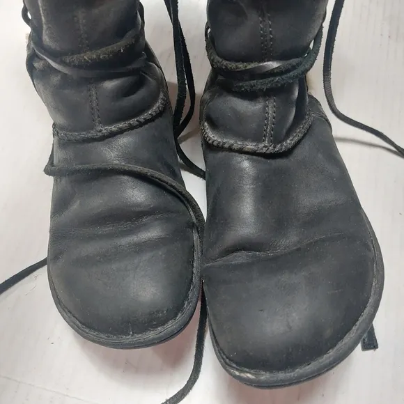 UGG Black Catalina Leather Sheepskin Lace-up Boots Size 7