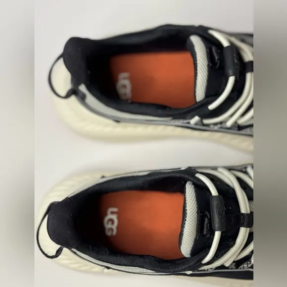 UGG BLACK/ WHITE CA805 V2 REMIX LEATHER SNEAKERS