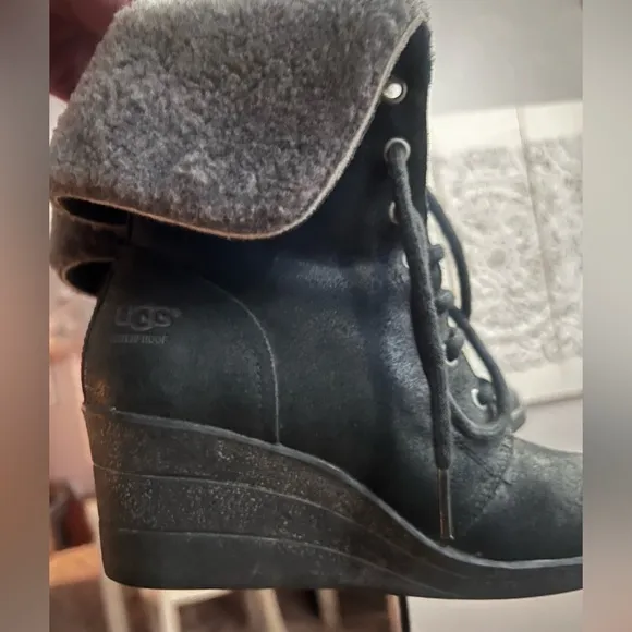 UGG Bootie Zea Black Women’s Ankle Boots Sherpa Lined Wedge Booties Size 7