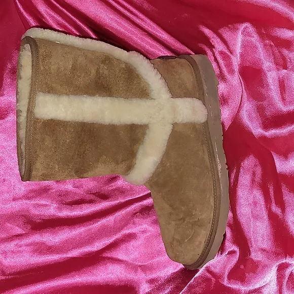 UGG BOOTS - CHESTNUT WITH FUR