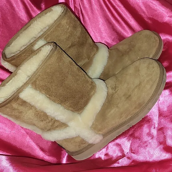 UGG BOOTS - CHESTNUT WITH FUR