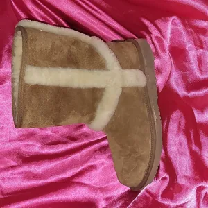 UGG BOOTS - CHESTNUT WITH FUR