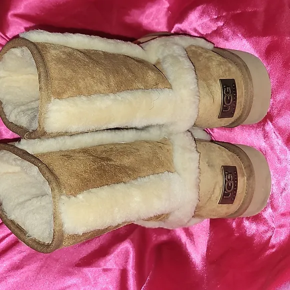 UGG BOOTS - CHESTNUT WITH FUR