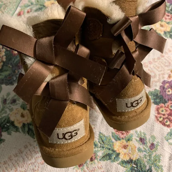 UGG Chestnut Suede Bailey Bow BOOTS Baby Kids size 6