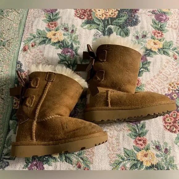UGG Chestnut Suede Bailey Bow BOOTS Baby Kids size 6