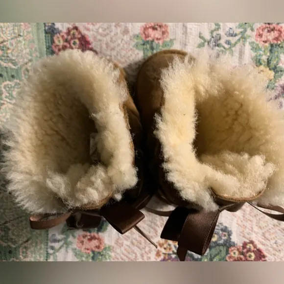 UGG Chestnut Suede Bailey Bow BOOTS Baby Kids size 6