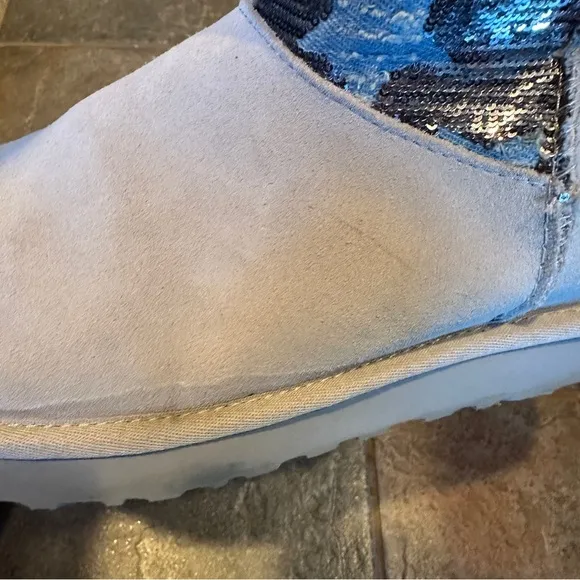 UGG Classic Sequin Stars boots, gray suede, fur lined, size 8, comfy