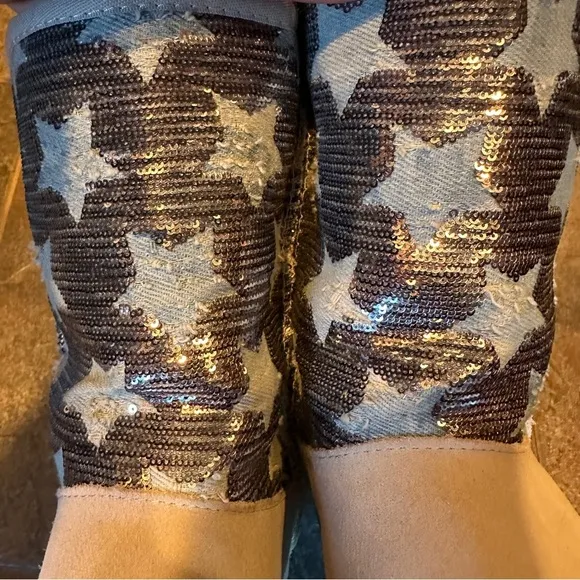 UGG Classic Sequin Stars boots, gray suede, fur lined, size 8, comfy