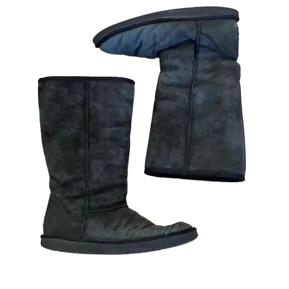 UGG Classic Tall Black Sheepskin Fur Lined Boots Cozy 8 Snow Winter