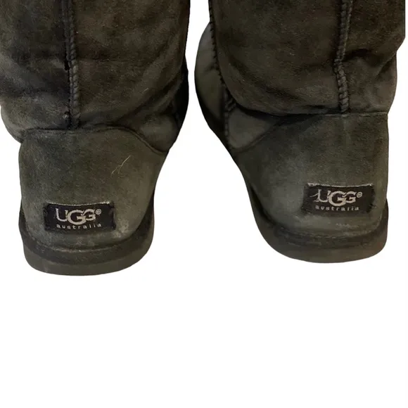UGG Classic Tall Black Sheepskin Fur Lined Boots Cozy 8 Snow Winter