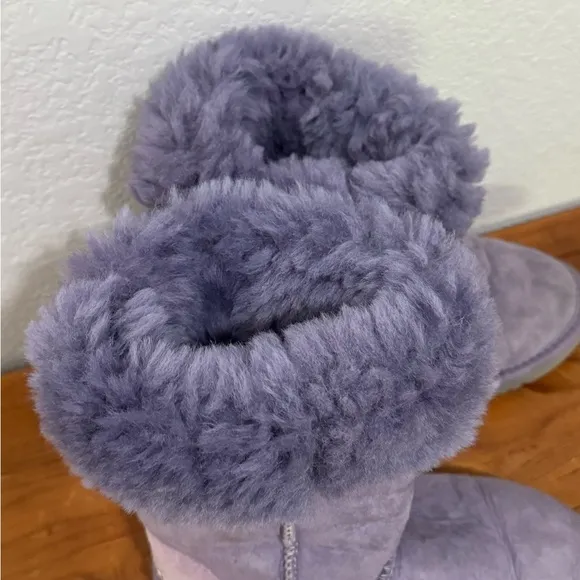 UGG CLASSIC TALL BOOTS KIDS PURPLE SUEDE SHEEPSKIN FUR LINING SIZE 4