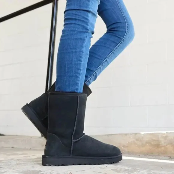 Ugg Classic Short Boot Black