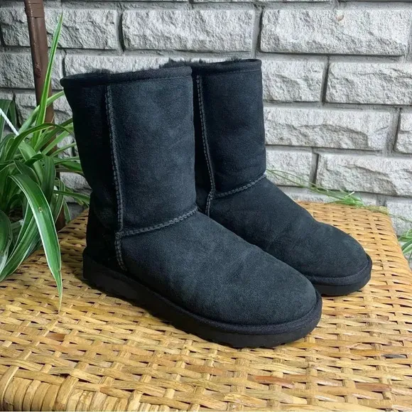 Ugg Classic Short Boot Black