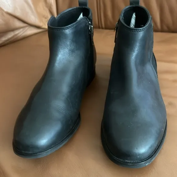 UGG® Demi Boots for Women/Black/Size 8