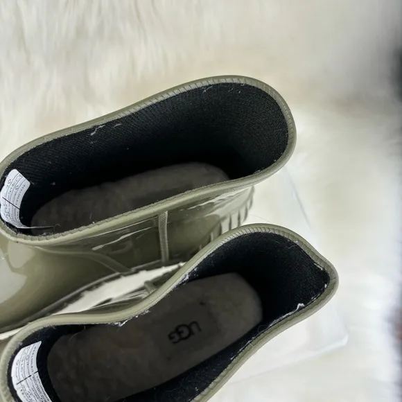 UGG DRIZLITA WATERPROOF BOOTS SIZE 8 WOMAN