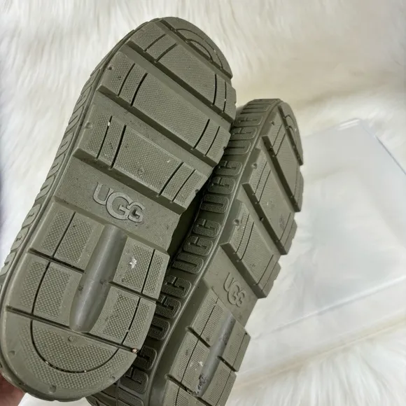 UGG DRIZLITA WATERPROOF BOOTS SIZE 8 WOMAN