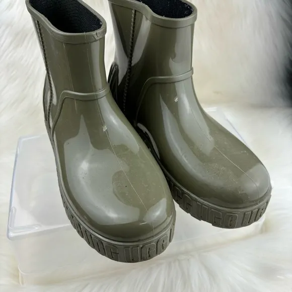 UGG DRIZLITA WATERPROOF BOOTS SIZE 8 WOMAN