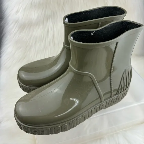 UGG DRIZLITA WATERPROOF BOOTS SIZE 8 WOMAN