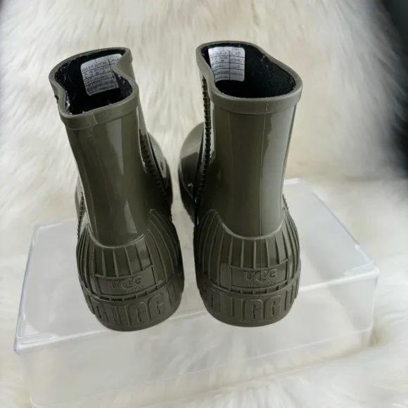 UGG DRIZLITA WATERPROOF BOOTS SIZE 8 WOMAN