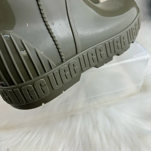UGG DRIZLITA WATERPROOF BOOTS SIZE 8 WOMAN
