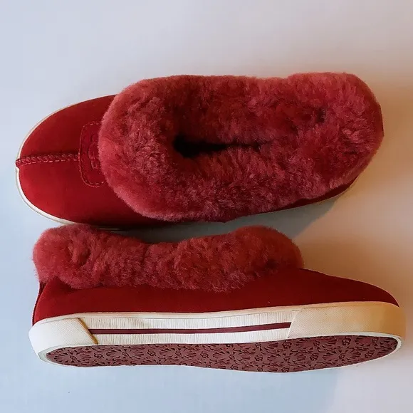 Ugg fury sneaks slides in youth K RYLAN Sheepskin