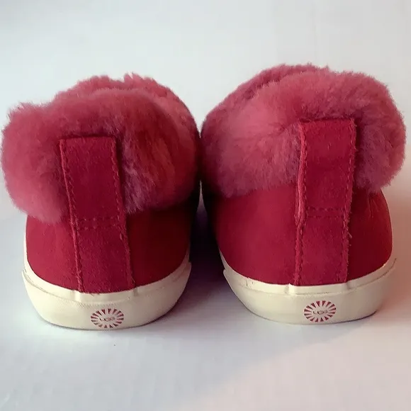 Ugg fury sneaks slides in youth K RYLAN Sheepskin
