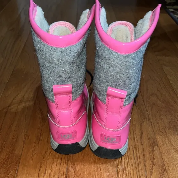 Ugg Girls Pink Australian Butte ll Patent Sparkle Boots size 2