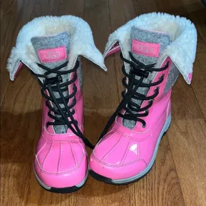 Ugg Girls Pink Australian Butte ll Patent Sparkle Boots size 2