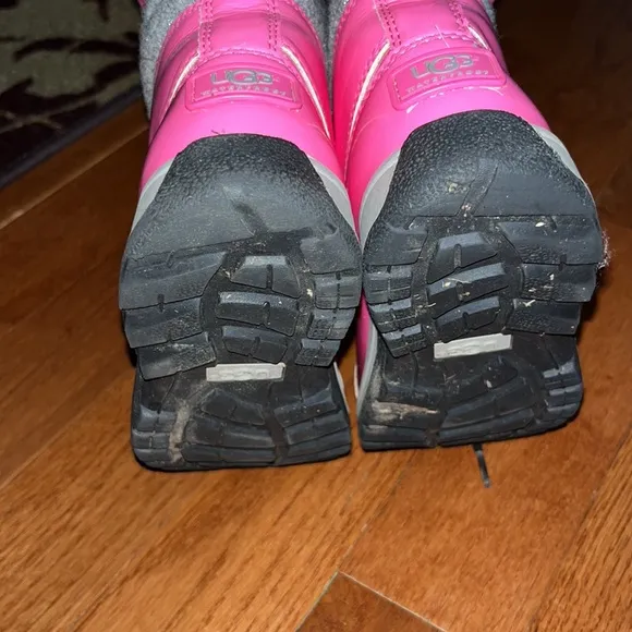 Ugg Girls Pink Australian Butte ll Patent Sparkle Boots size 2