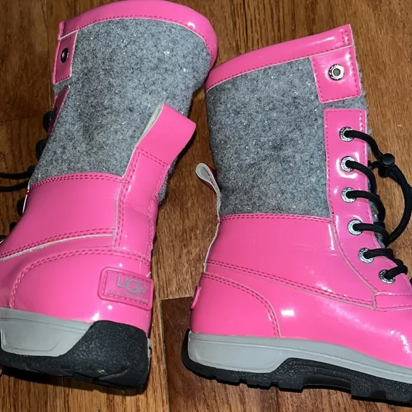 Ugg Girls Pink Australian Butte ll Patent Sparkle Boots size 2