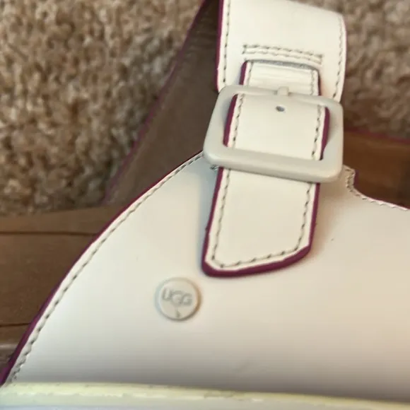 UGG Hanneli Platform Leather Slides