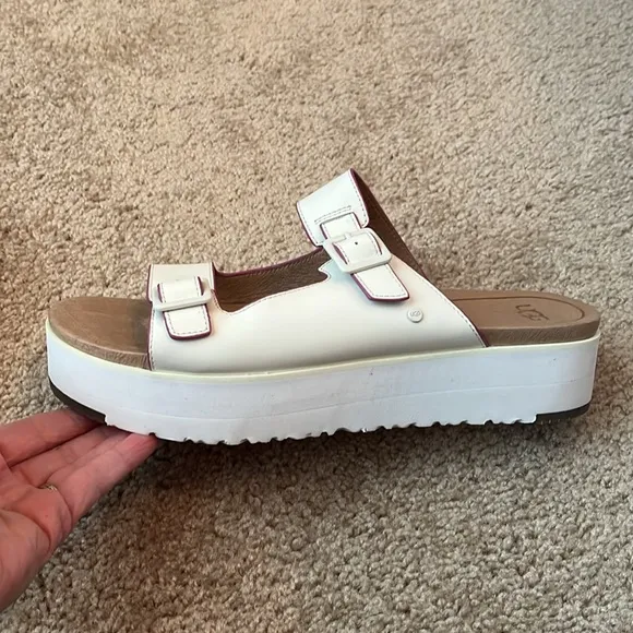UGG Hanneli Platform Leather Slides