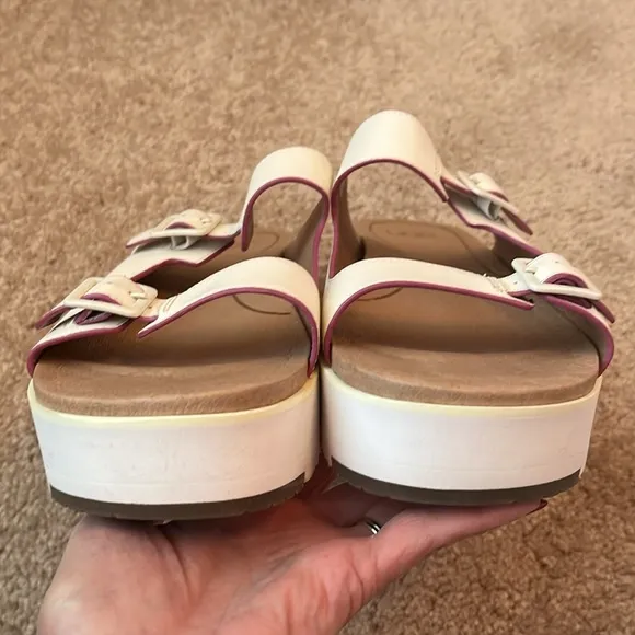 UGG Hanneli Platform Leather Slides