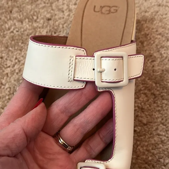 UGG Hanneli Platform Leather Slides