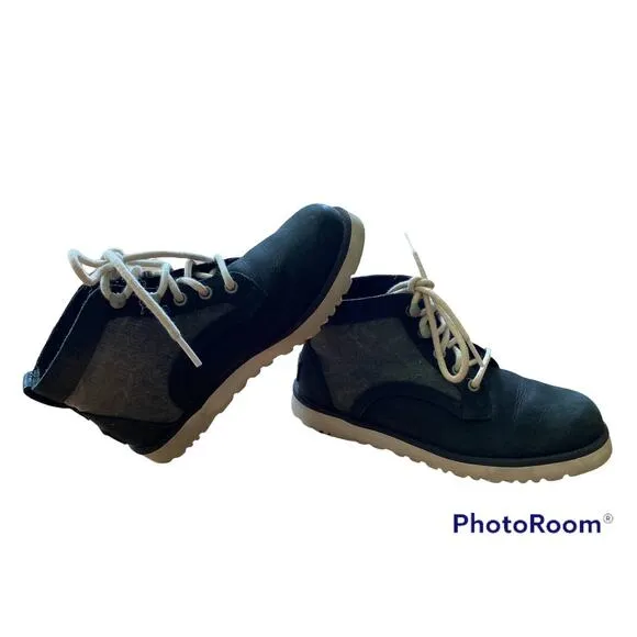 UGG Kids Black and Gray Sherpa Lining Lace Up Boots 4us