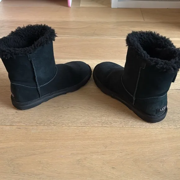 UGG kids mini boots with bow