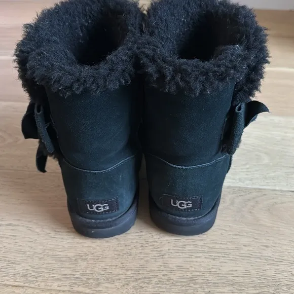 UGG kids mini boots with bow