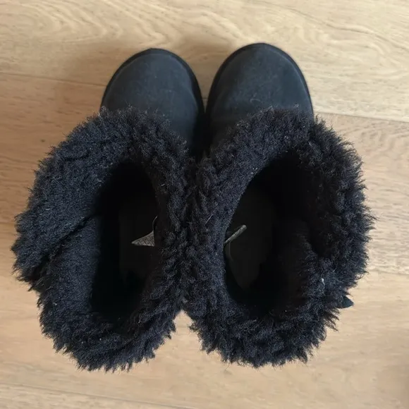 UGG kids mini boots with bow