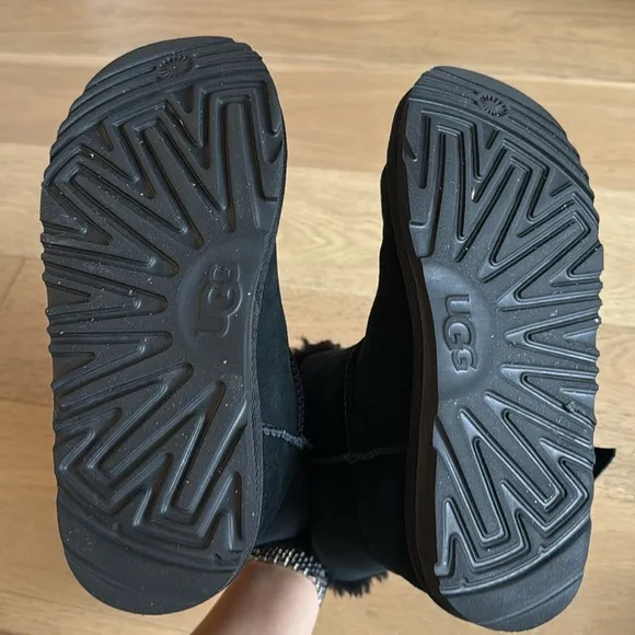 UGG kids mini boots with bow