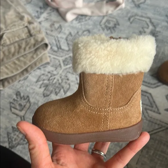 UGG kids Tan Cream Fur Boots with Zipper never worn!