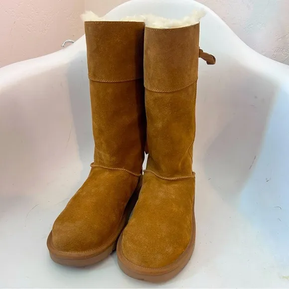 UGG KOOLABURRA Andrah Tall Suede Sheepskin Lined Bow Back Boots Camel Sz 10 NWOB