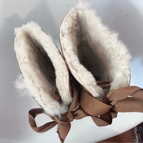UGG KOOLABURRA Andrah Tall Suede Sheepskin Lined Bow Back Boots Camel Sz 10 NWOB