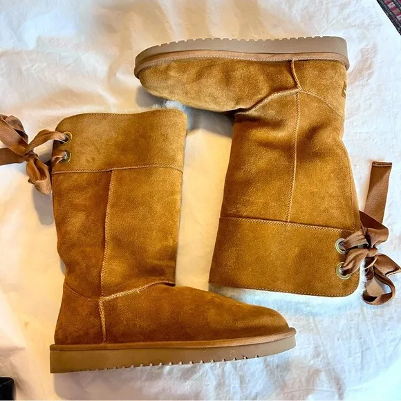 UGG KOOLABURRA Andrah Tall Suede Sheepskin Lined Bow Back Boots Camel Sz 10 NWOB