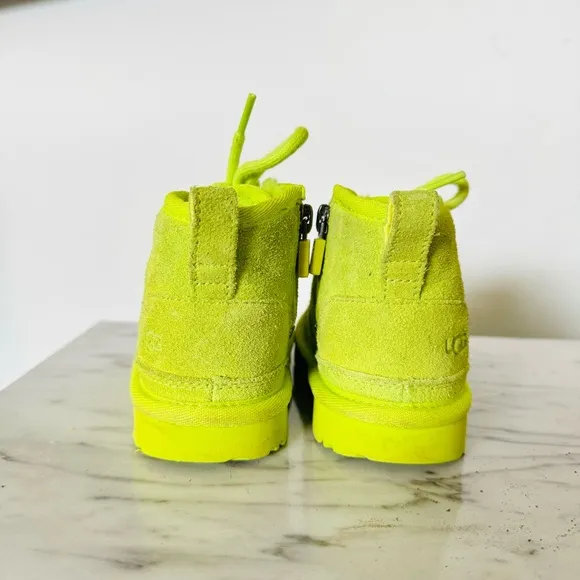 UGG lace up zipper side grinch Lime green toddler boots lined size 7