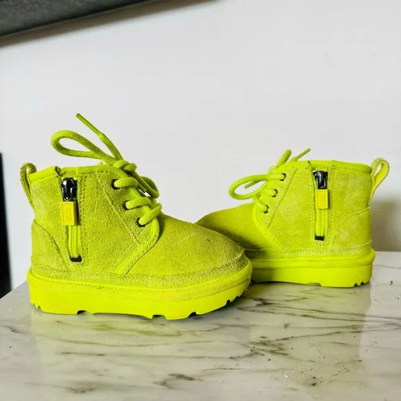 UGG lace up zipper side grinch Lime green toddler boots lined size 7