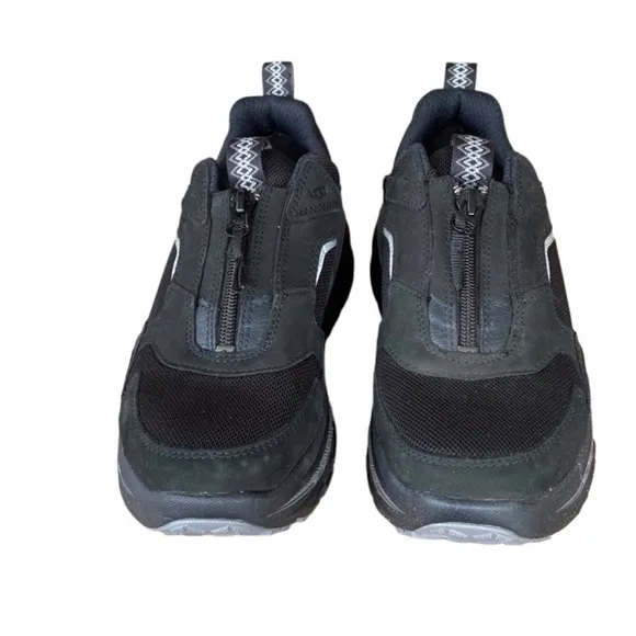 UGG men’s black leather and mesh sneakers size 8